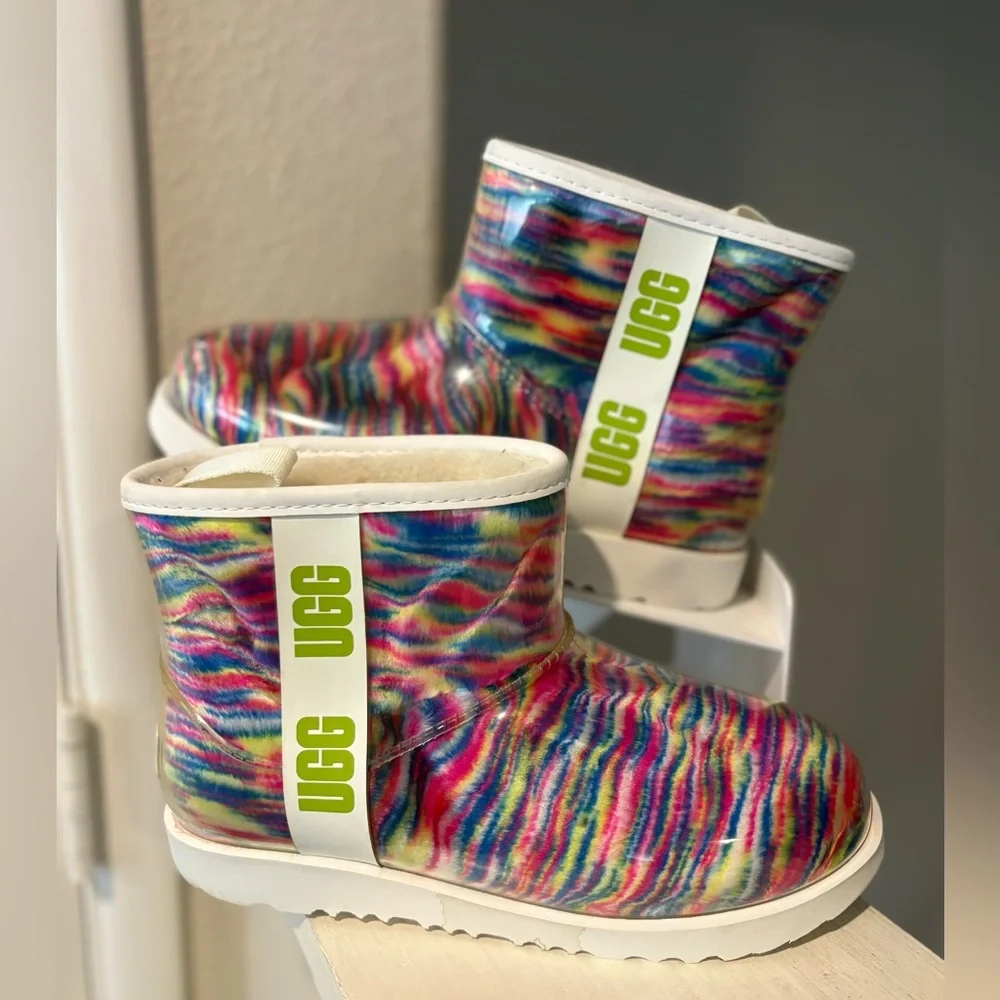 UGG Pixilate Mini Classic Boot Girl’s Sz 5 Multi-Color/Clear Rain Snow Boots